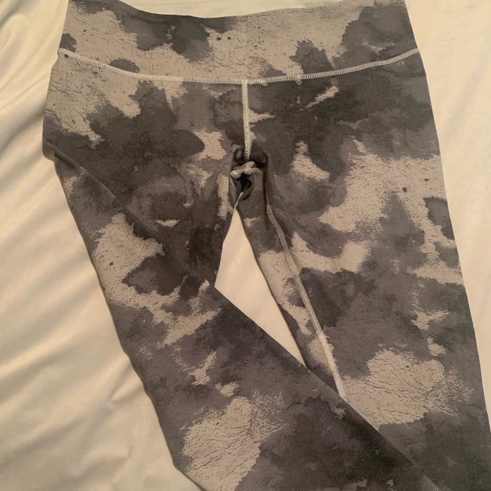 Lululemon GOOD CONDITION. Gray workout leggings